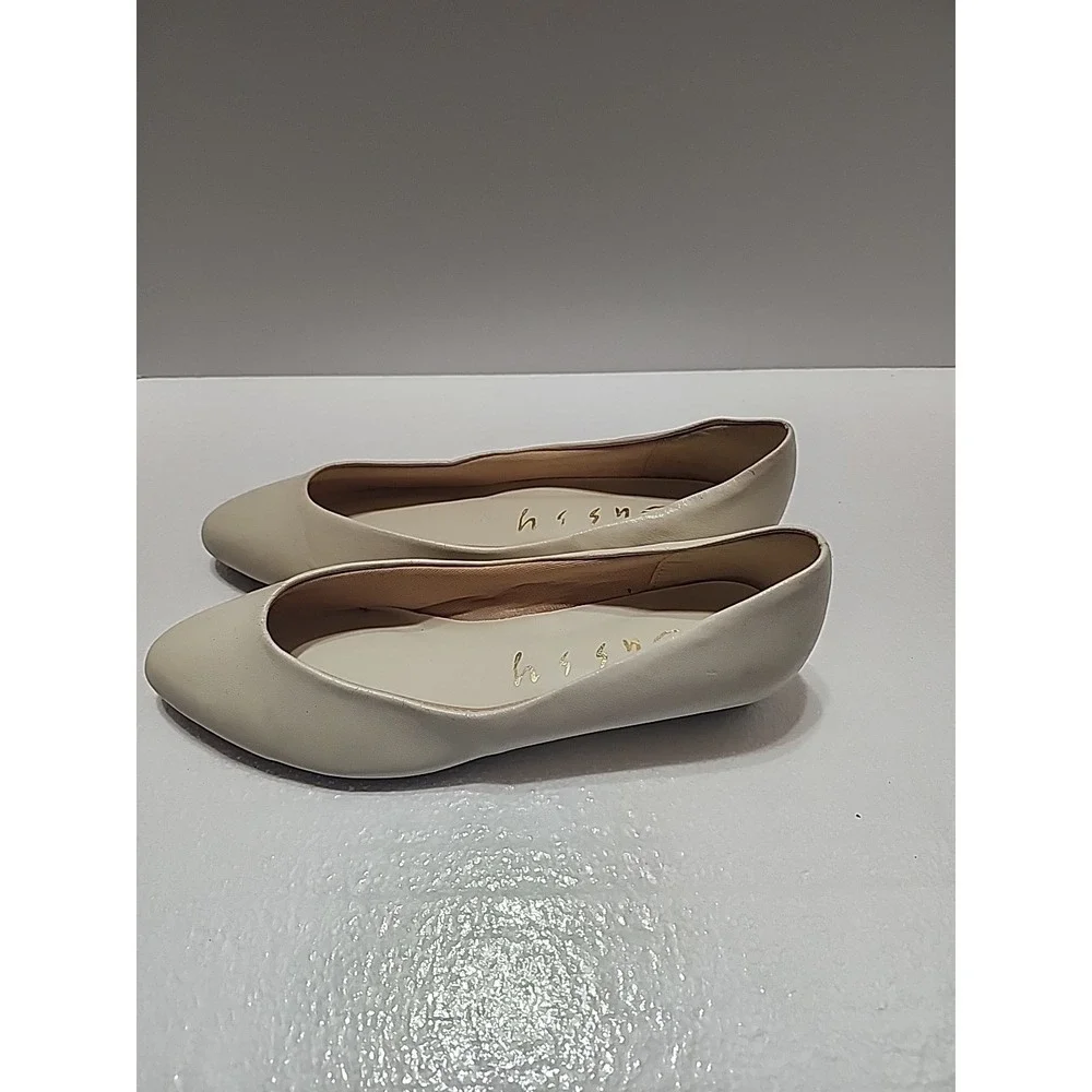Sassy Beige Flats Size 8w